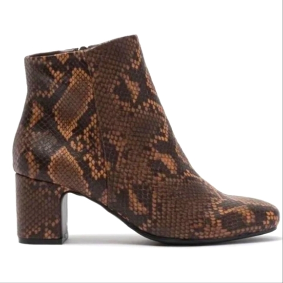 NWT Anne Klein 'Get-It' Vegan Leather Almond Toe Ankle Booties in Tobacco Snake - Picture 2 of 8